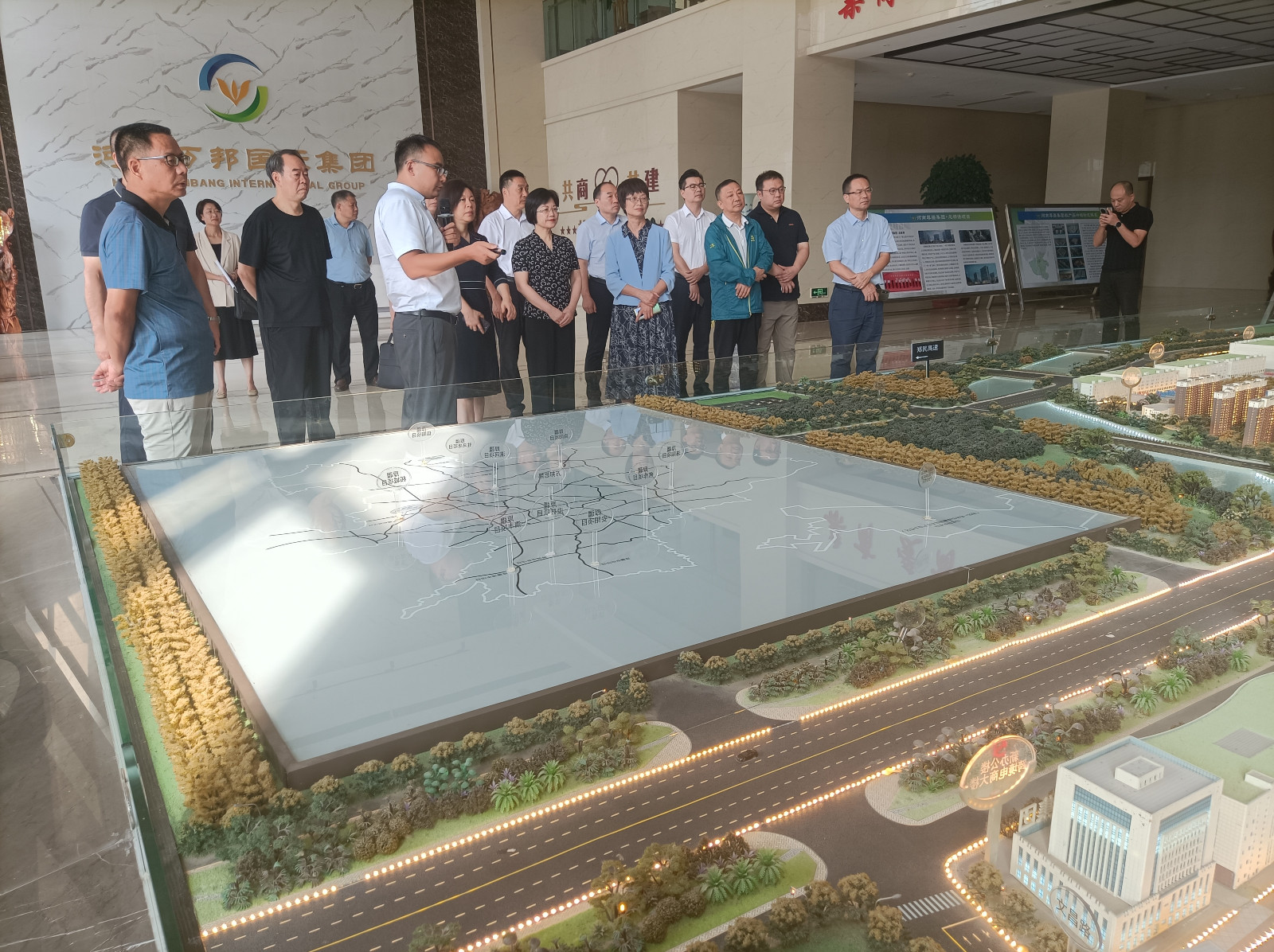            荆州市政协调研组来郑考察调研        