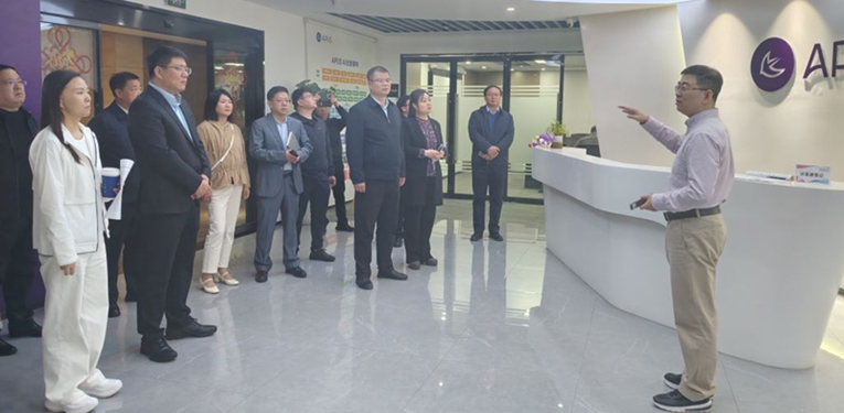 市政协城建委、港澳台侨和外事委联合市工商联组织委员开展“人工智能+”专题学习观摩活动